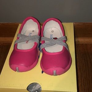 BRAND NEW BABY GIRL HOT PINK SPARKLE SHOES SIZE 7! NIB! NEW WITH TAGS ON!
